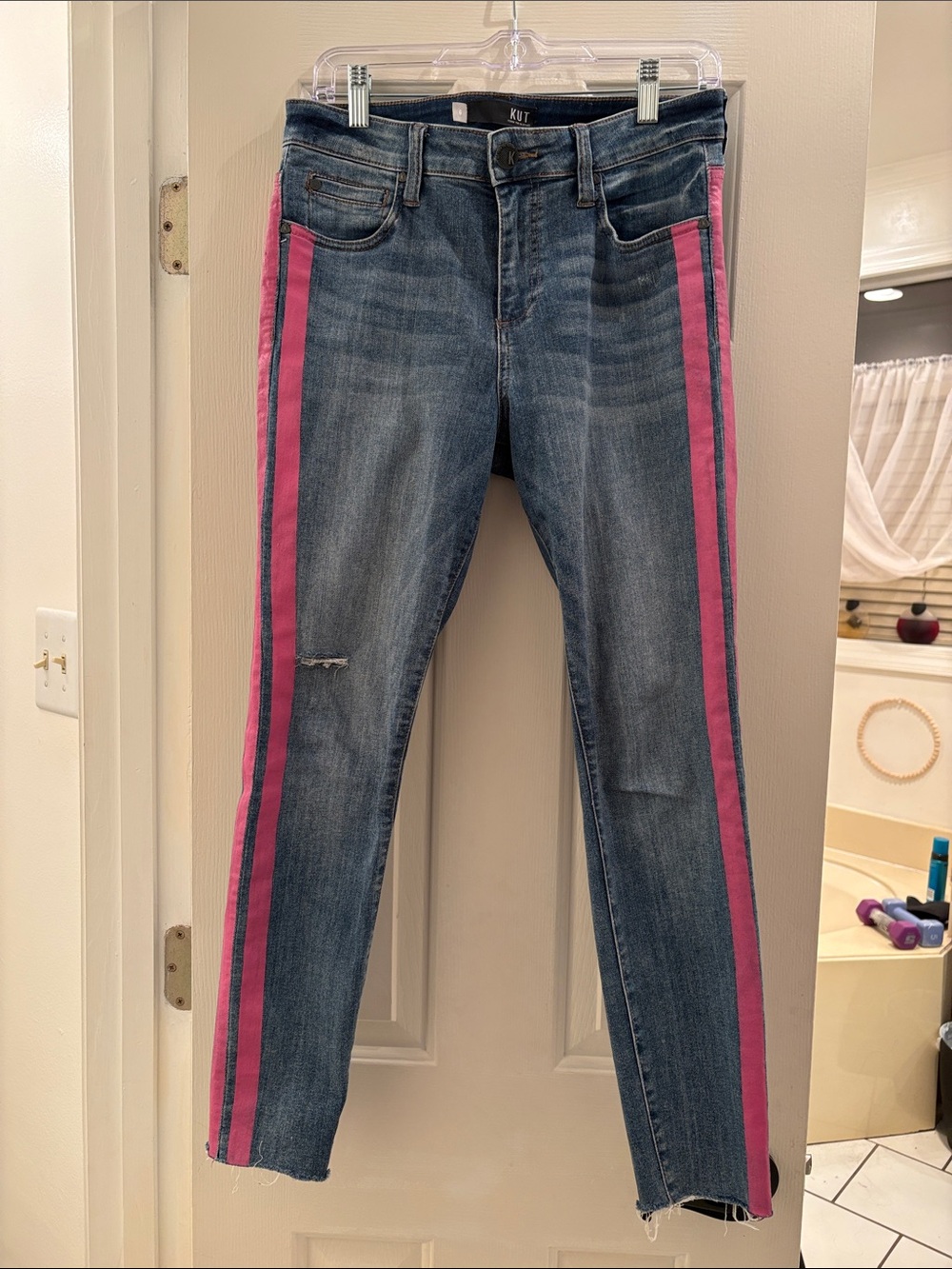 NWOT Kut from the Kloth Blue Skinny Jeans with Pink Side Stripes